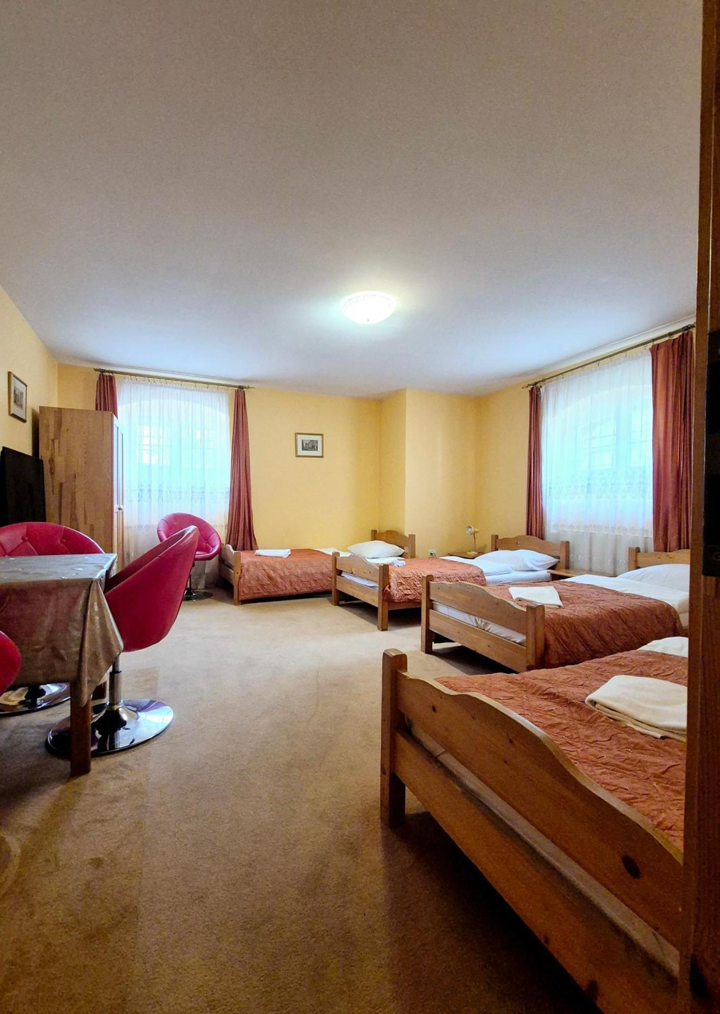 Palacyk Budget Legnica Exteriör bild