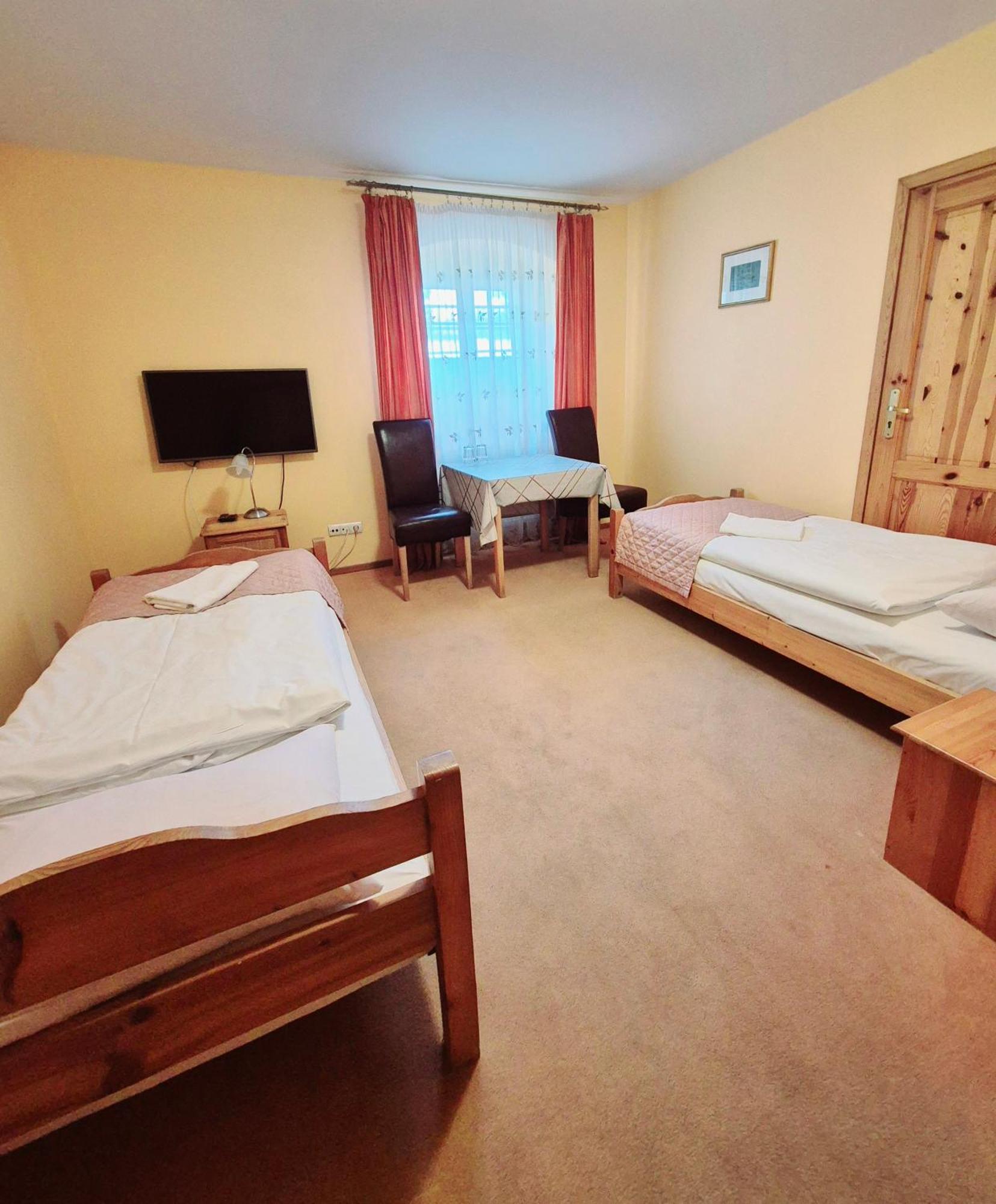 Palacyk Budget Legnica Exteriör bild